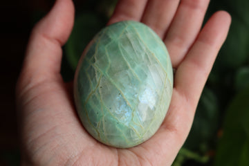 Garnierite pocket stone 1 new